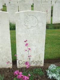 Etaples Military Cemetery - Peters, William Claude